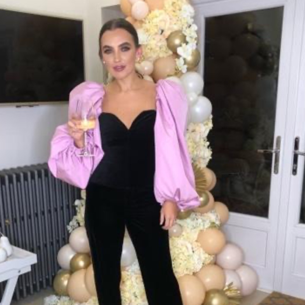 Shein Cute Half Velvet Puff Sleeves Top